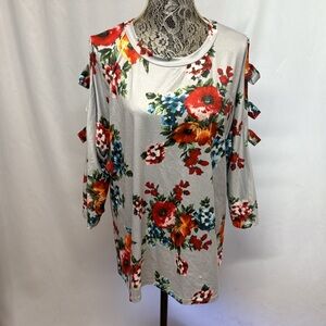 Gorgeous Floral Print Blouse. Soft Comfy Cut-outs on sleeves